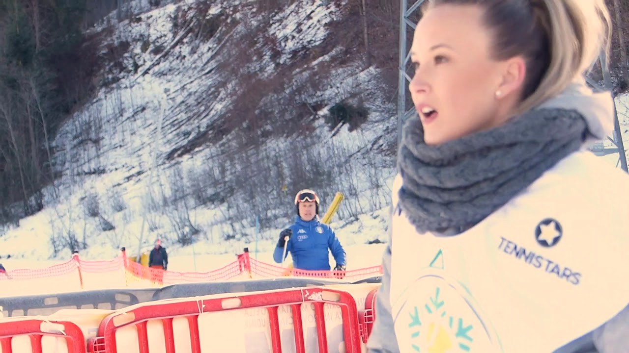 Snow Tennis a Tarvisio: giocatori sulla neve con le pettorine Tennistars